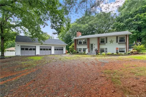 144 Pickett Rd, Plainfield, CT 06374