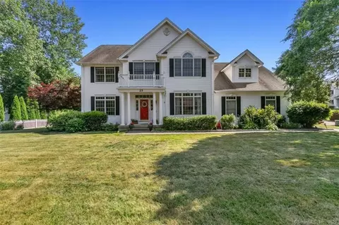 25 Augusta Dr, Milford, CT 06461