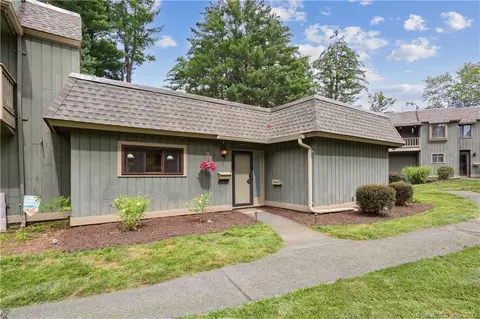 5 Village Rd #5, Southington, CT 06489