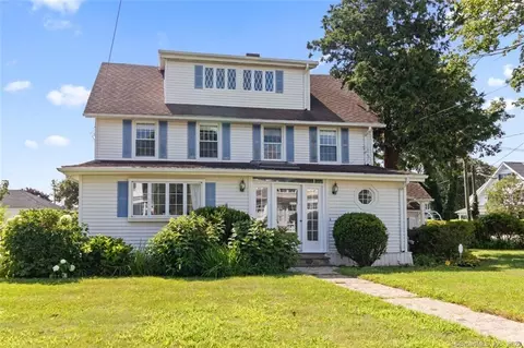 40 Grove Ave, Madison, CT 06443