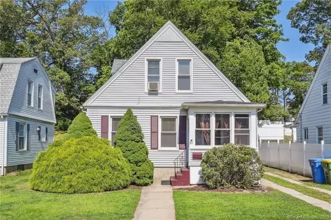 34 White Oak Ln, Waterbury, CT 06705