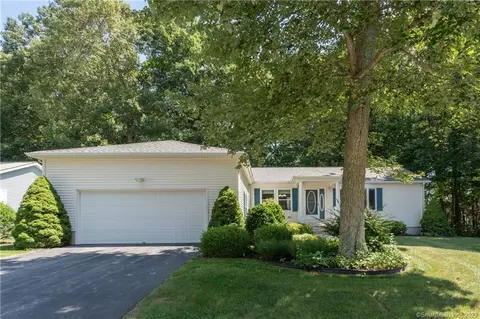 16 Heather Brook Rd, Montville, CT 06382