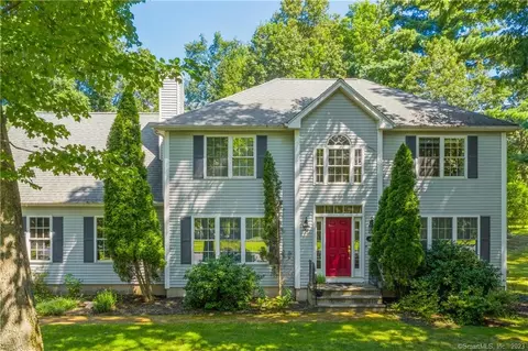 29 Steeplechase Dr, Manchester, CT 06040