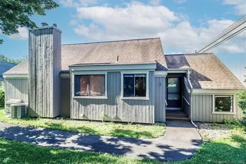 607 Cherokee Ln #B, Stratford, CT 06614