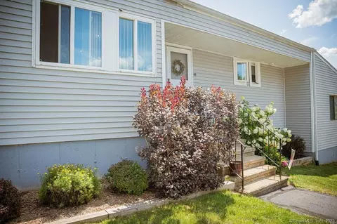 44 Stratton Way #44, Branford, CT 06405