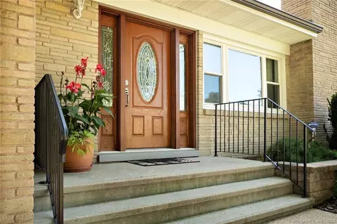 22 Primrose St, North Haven, CT 06473