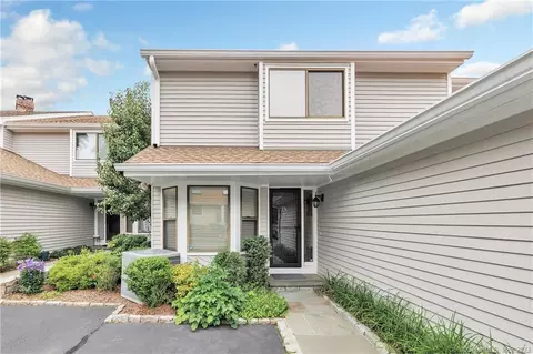 40 Ettl Ln #18, Greenwich, CT 06831