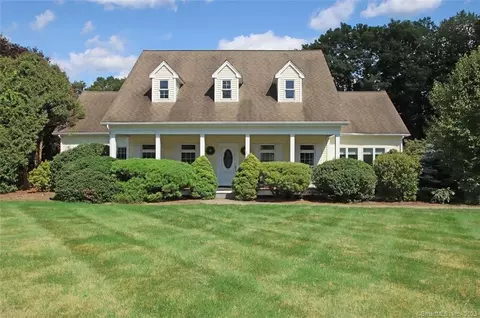 18 River View Ln, Woodbury, CT 06798
