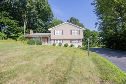 35 Deer Park Cir, Waterbury, CT 06708