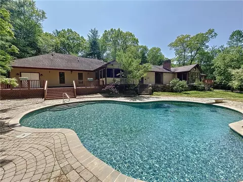 30 Pinnacle Mountain Rd, Simsbury, CT 06070