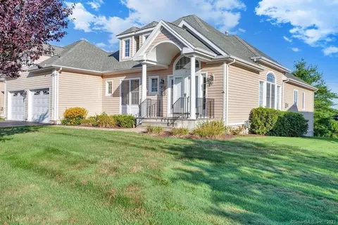 4 Mulligan Dr #4, Wallingford, CT 06492