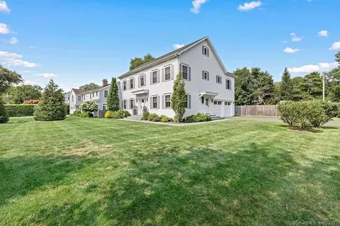 8 Evergreen Pkwy, Westport, CT 06880