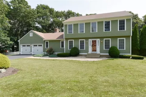 90 Heatherwood Dr, Colchester, CT 06415