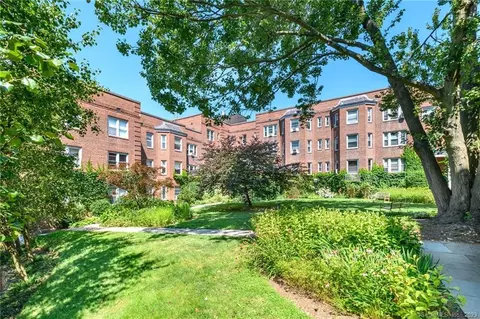 70 Strawberry Hill Ave #4-1C, Stamford, CT 06902