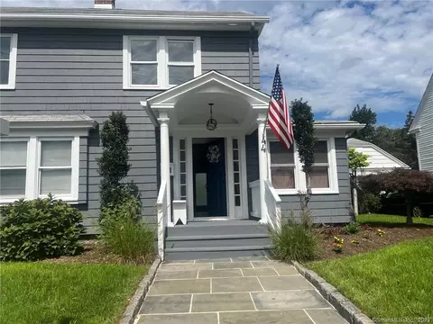 44 Wade St, Bridgeport, CT 06604