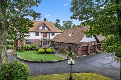 22 Old Pasture Ln, Hamden, CT 06518