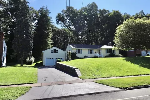 490 Oak St, East Hartford, CT 06118