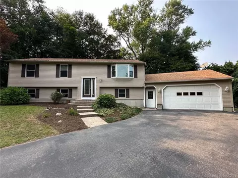 18 Green Hills Rd, Waterford, CT 06375