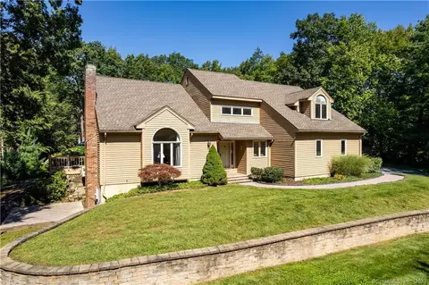 20 Den Rd, New Hartford, CT 06057
