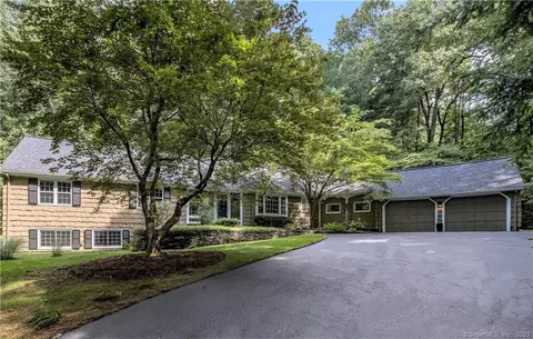 96 Reverknolls, Avon, CT 06001