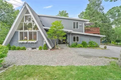 52 Field St, Norwalk, CT 06851