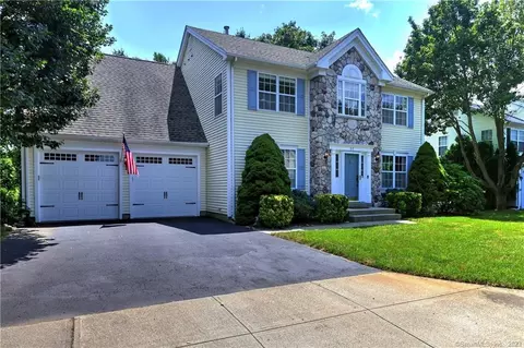 97 Chestnut Ln, Milford, CT 06460