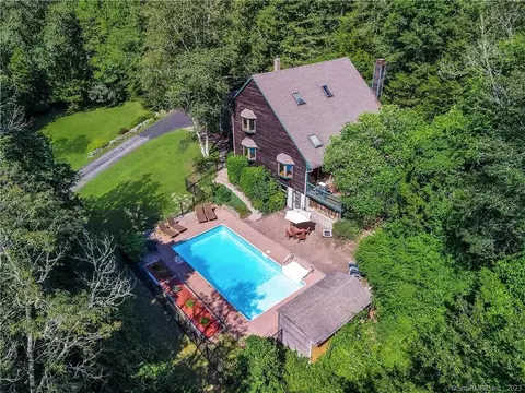 328 NW Corner Rd, North Stonington, CT 06359