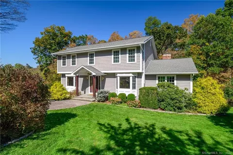 24 Columbia Dr, New Fairfield, CT 06812