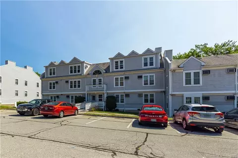 82 Longview St #47, Waterford, CT 06385