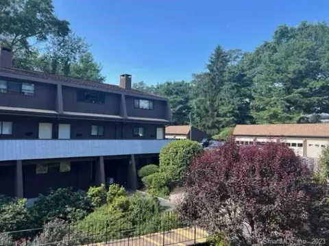 155 Knapps Hwy #155, Fairfield, CT 06824
