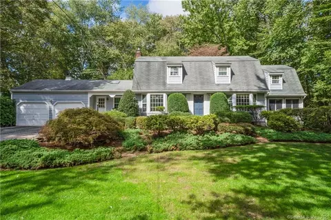 120 Riders Ln, Fairfield, CT 06824
