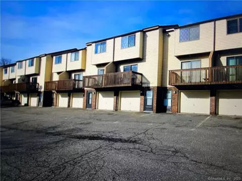 2 Craftwood Rd #20, Waterbury, CT 06704