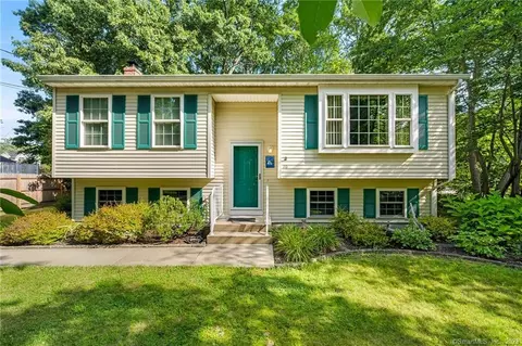 70 Lee Farm Dr, East Lyme, CT 06357