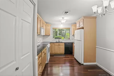 170 Gillies Ln #170, Norwalk, CT 06854