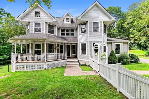 295 Ramstein Rd, New Hartford, CT 06057