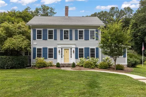 123 Main St, Essex, CT 06442