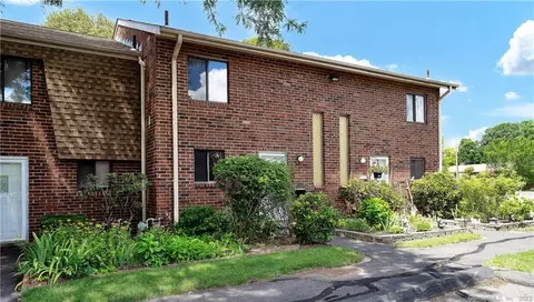 114 Wakefield Cir #114, East Hartford, CT 06118