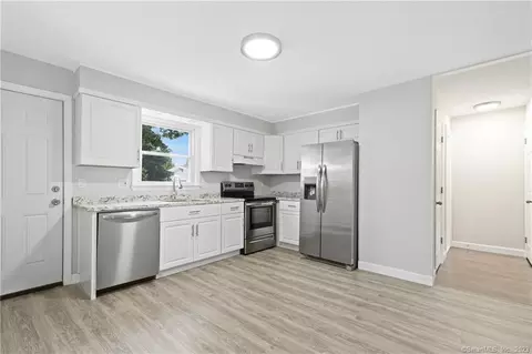 4 Villaway Rd, Norwalk, CT 06855