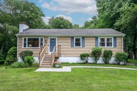 3 Dogwood Ter, Newtown, CT 06470