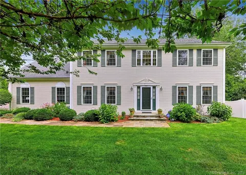15 Oliva Pl, Fairfield, CT 06824