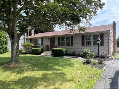 313 Ring Dr, Groton, CT 06340