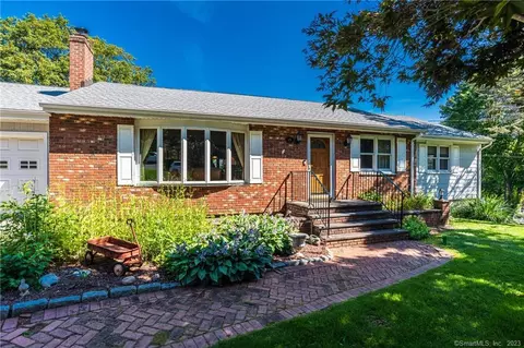 15 Valley View Rd, Monroe, CT 06468