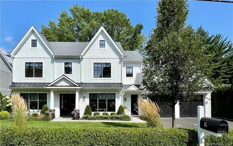 9 Dialstone Ln, Greenwich, CT 06878 photo 1
