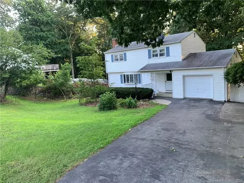 11 Allen Dr, Montville, CT 06382
