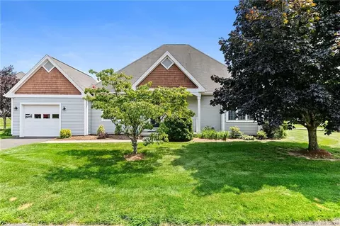 174 Thistle Pond Dr #174, Bloomfield, CT 06002