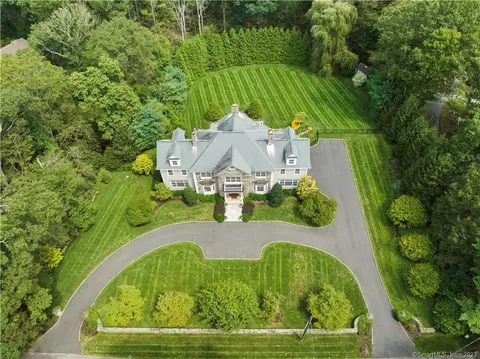 32 Fawn Ln, New Canaan, CT 06840