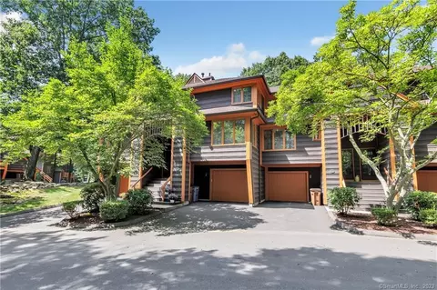 29 Tamarac Ridge Cir #29, Shelton, CT 06484