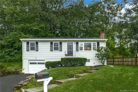 16 Victor Dr, Ridgefield, CT 06877