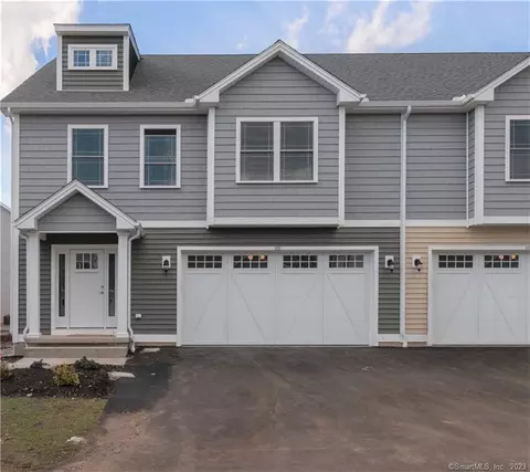 31 Lombard Cir #19, North Haven, CT 06473