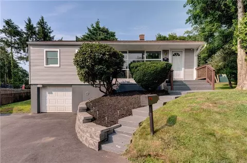 19 Floral Nook, Waterbury, CT 06708